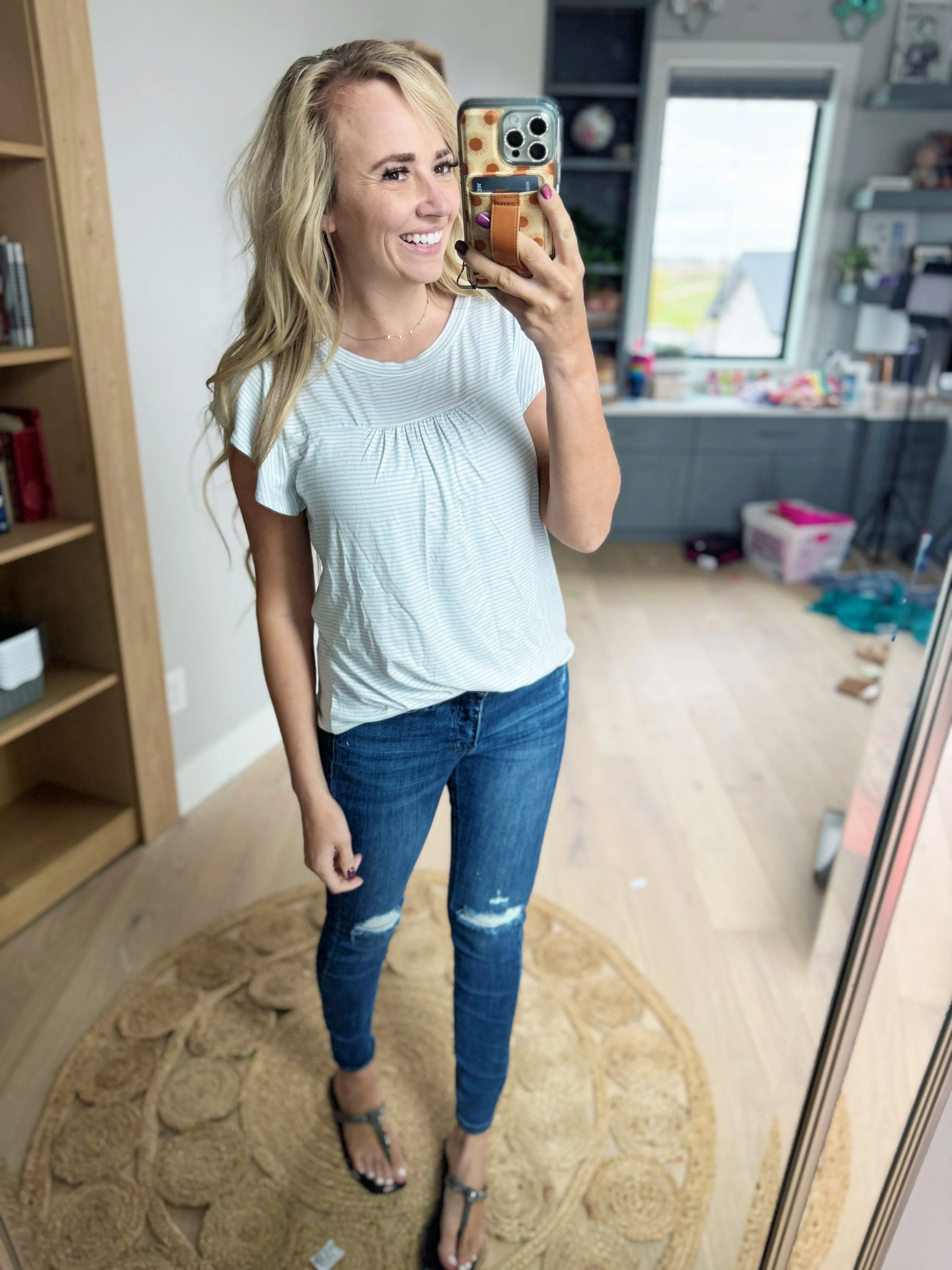 Gotta Secret Crew Neck Flyaway Short Sleeve in Ivory Blue