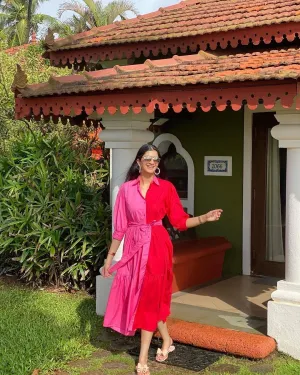 Hanna Khan in rosé dress