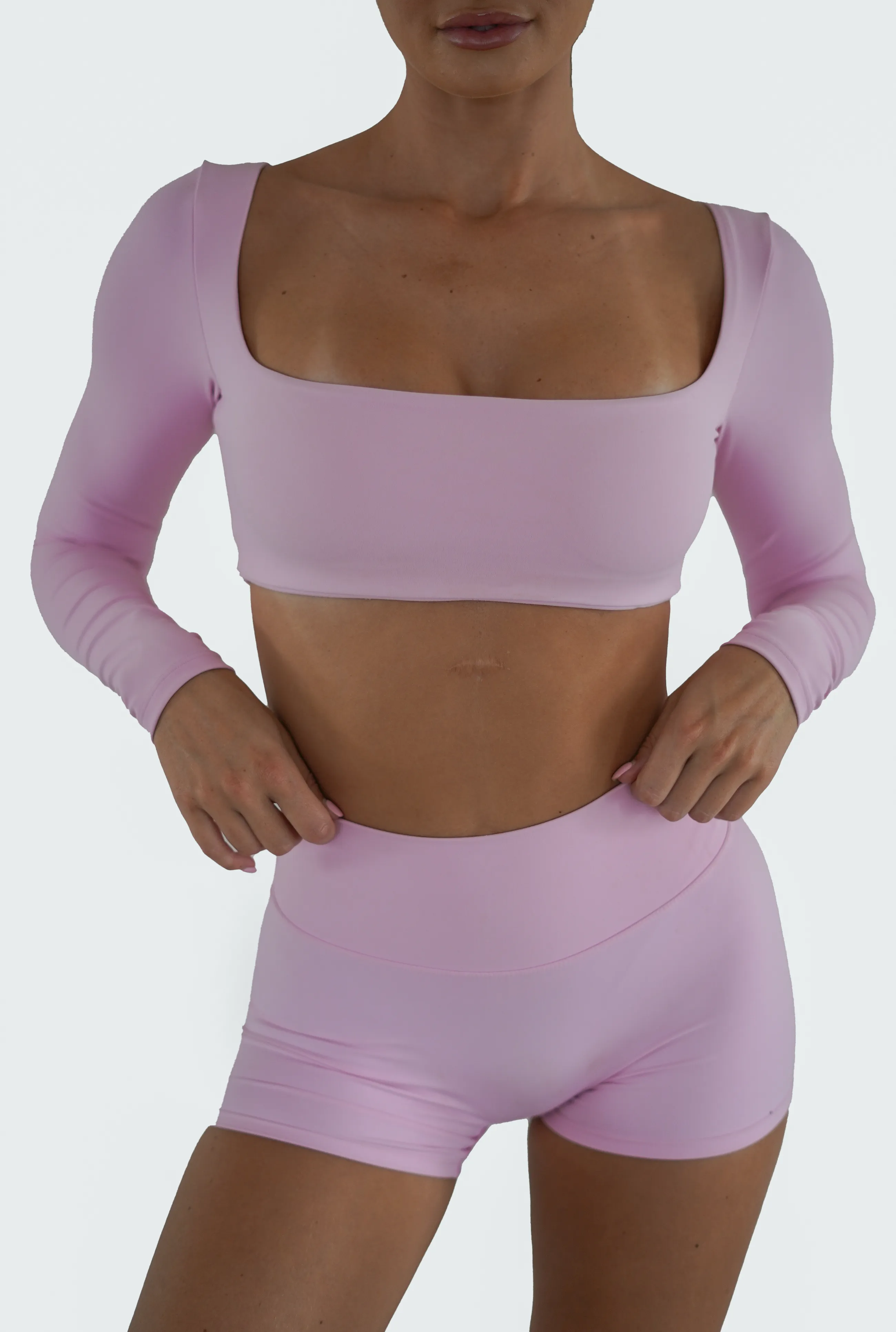SLEEK SCRUNCH SHORTS - BABY PINK
