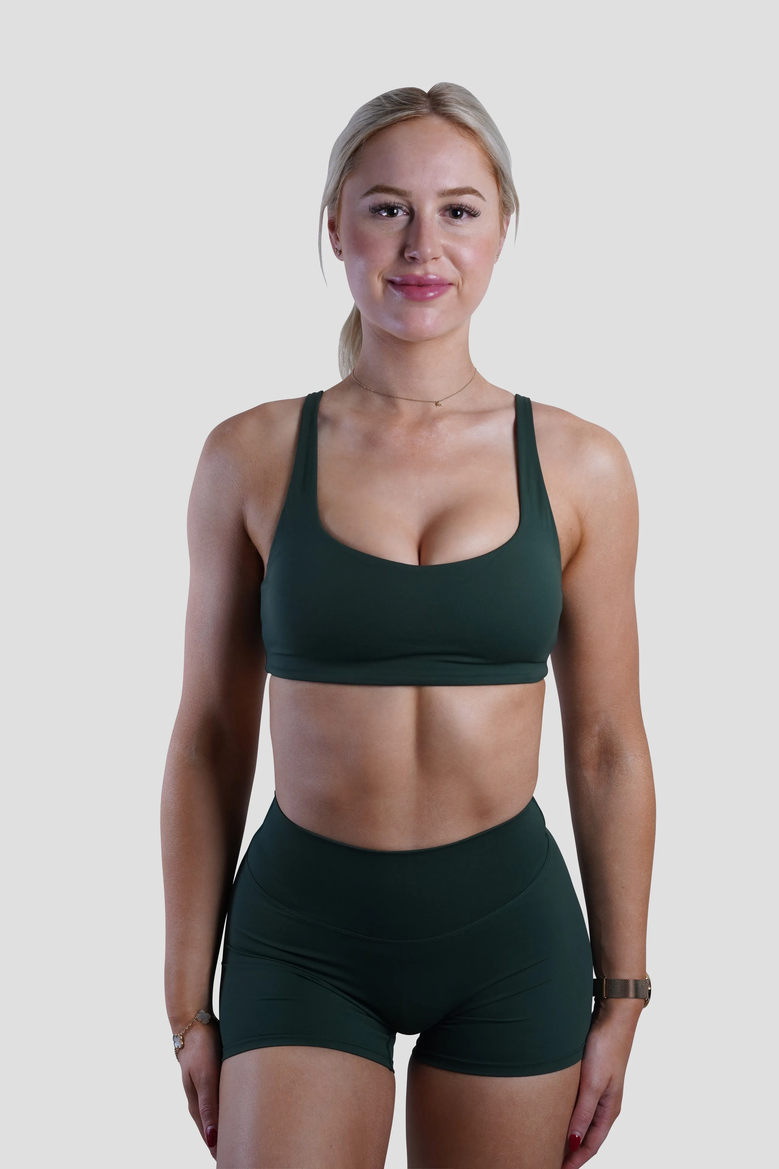 SLEEK SCRUNCH SHORTS - FOREST GREEN